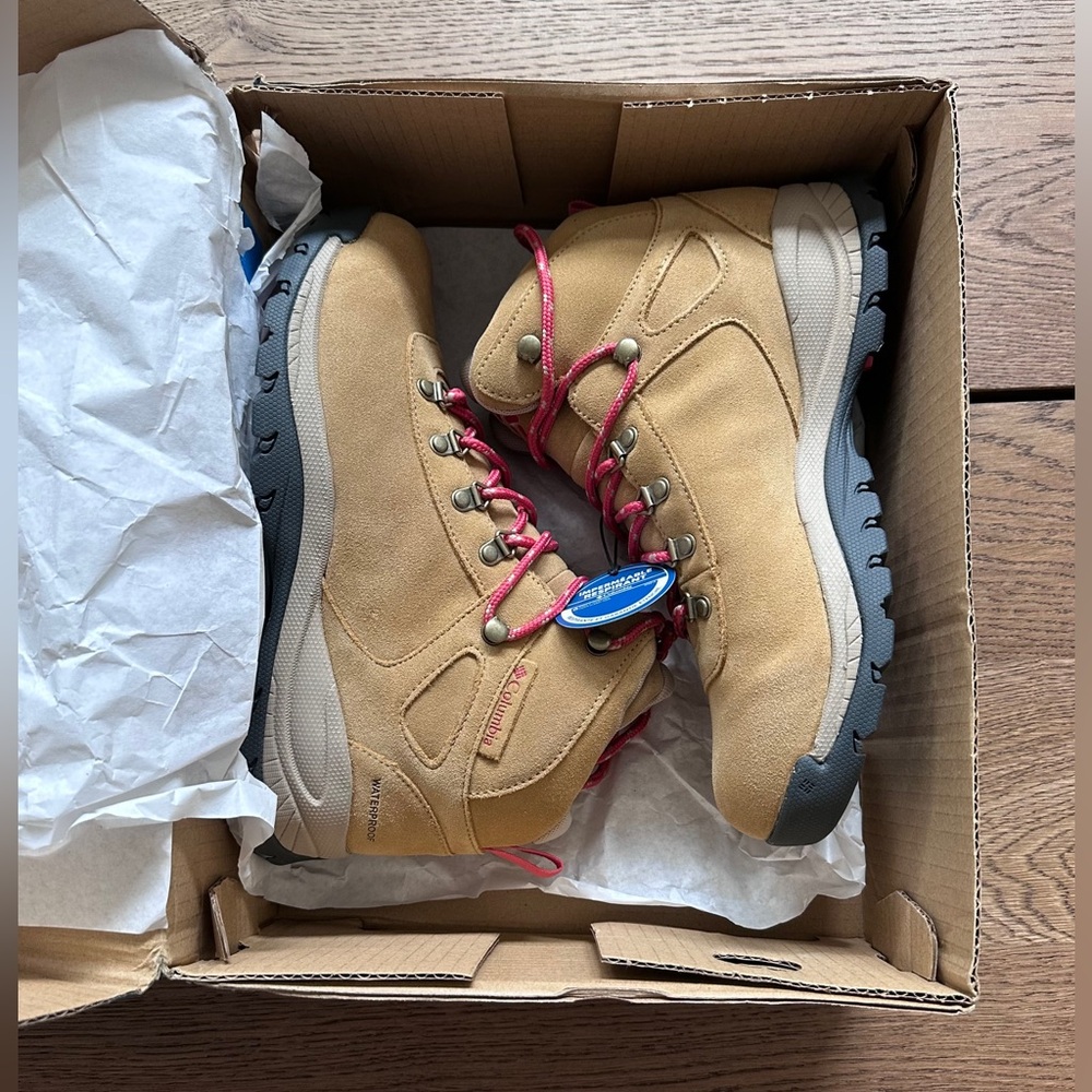 NWT. Columbia Womens W Yoncalla Suede Wp
Hiking Boots Size 9 - Picture 12 of 15